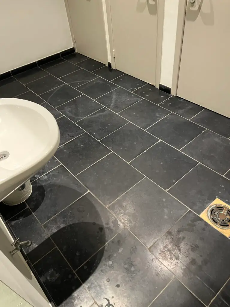 Duidelijke beschadiging van agressieve producten