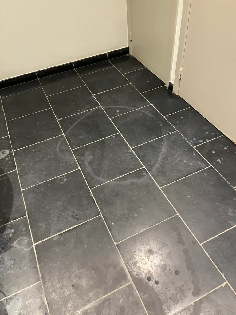Duidelijke beschadiging van agressieve producten